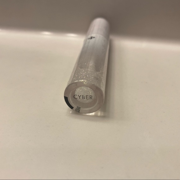 Love Craft Beauty Cyber Glare Gloss - Picture 1 of 3